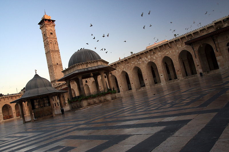 800px-Aleppo_inside_the_Great_mosque